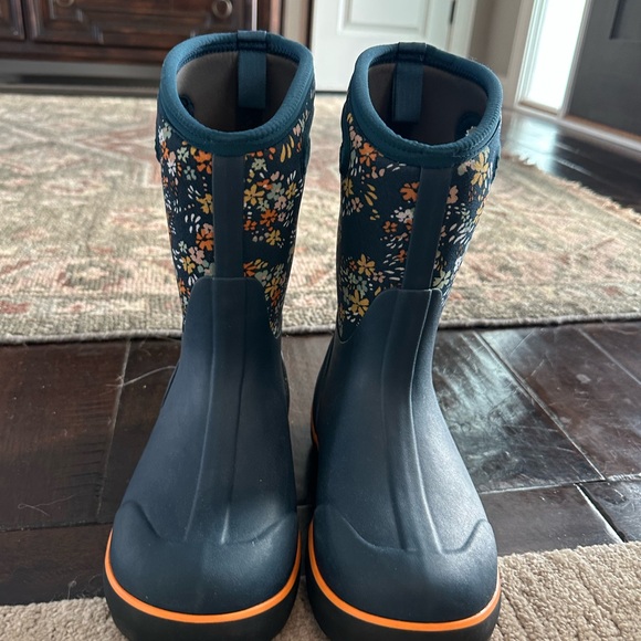 Floral Bogs Insulated snow Boots 4 - Picture 2 of 5